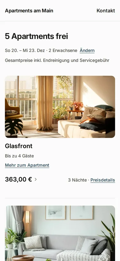 Dieselbe Buchungsseite am Handy: freie Apartments für einen gewählten Zeitraum, jedes mit Foto und Gesamtpreis.